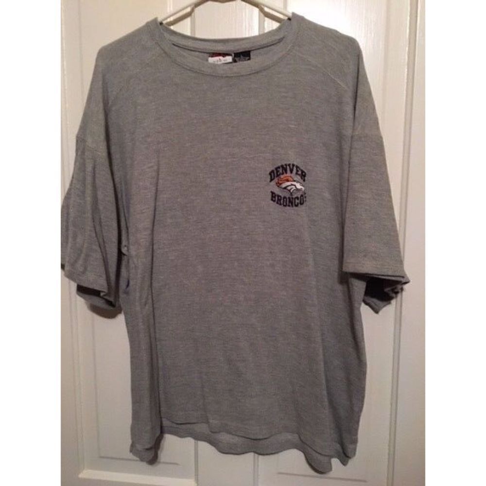 DENVER BRONCOS SIZE LARGE SHORT SLEEVED SHIRT